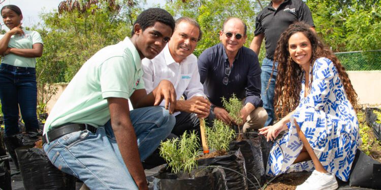 Punta Cana: Un huerto urbano, para fortalecer la avicultura sostenible