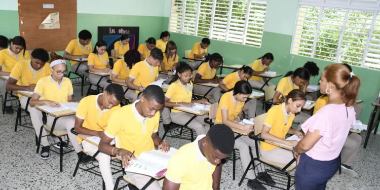 MINERD: Más de 120 mil estudiantes recibieron las evaluaciones de pruebas