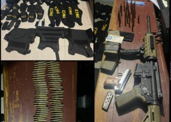 Autoridades sorprenden y arrestan a dos prófugos de la justicia