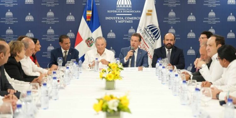 Bisonó expone a embajadores potencial de inversión en República Dominicana 