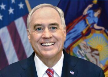 Contralor del estado de New York anuncia invertirán fondos de pensiones en RD