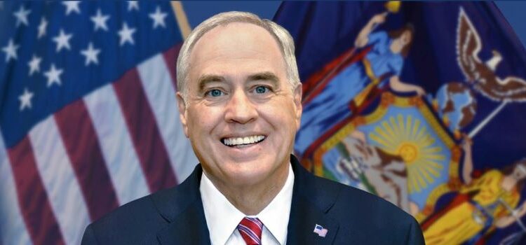 Contralor del estado de New York anuncia invertirán fondos de pensiones en RD