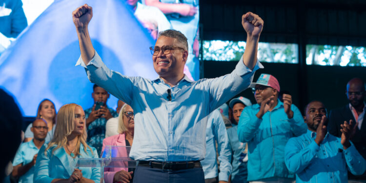 Carlos Peña dice PRM miente sobre deuda pública