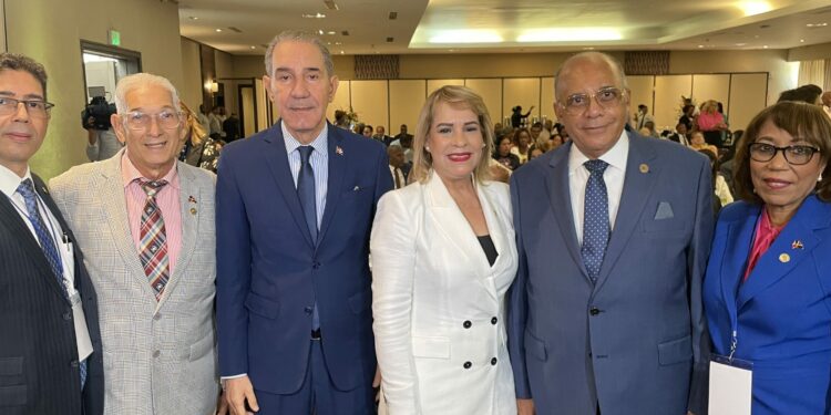 Franklin García Fermín exhorta a los notarios a seguir formándose al más alto nivel