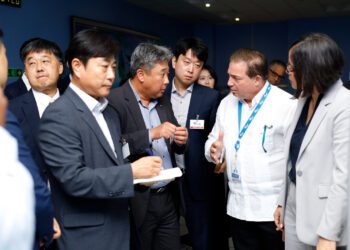 Amplia delegación de Korea Exports Corporation visita el IDAC