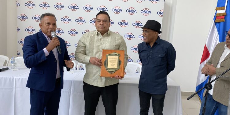 Artistas reconocen la labor de José Rubén Gonell Cosme al frente de la ONDA
