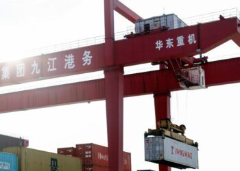 China pierde fuelle por debilidad en las manufacturas y los servicios 