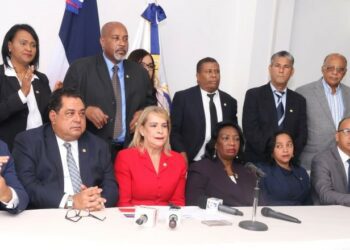 Colegio de Notarios anuncia proceso legal contra la PGR por deuda