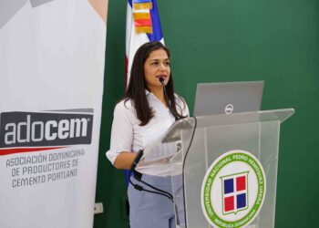 ADOCEM y Hábitat RD capacitan maestros constructores