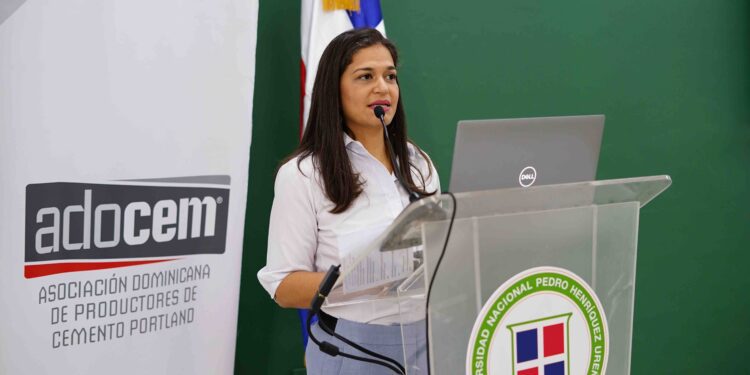 ADOCEM y Hábitat RD capacitan maestros constructores