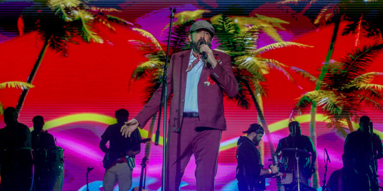 Juan Luis Guerra cautiva a 18.000 personas en Madrid con sus ritmos latinos