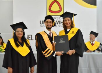 UNIREMHOS gradúa 411 nuevos profesionales y  11 especialistas en salud pública