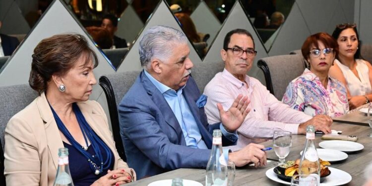 Perredeístas y Sector Externo en Puerto Rico reciben a Miguel Vargas Maldonado