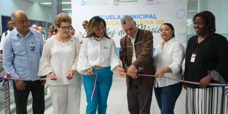 El alcalde SDE honra a Juan Luis Duquela en el aniversario de La Trinitaria