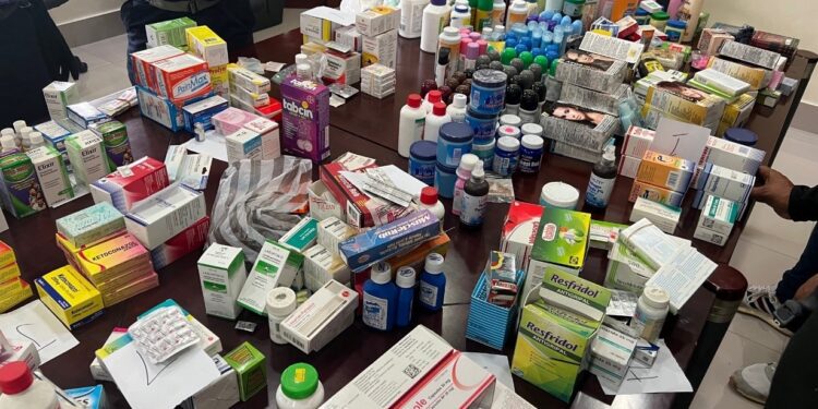 Dictan medidas de coerción a mujer por comercializar medicamentos falsificados  