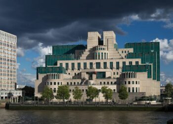 La Inteligencia británica invita a los rusos a espiar para Reino Unido