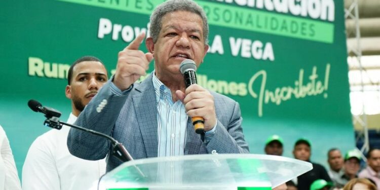 FP juramenta exdirigente del PRM y PLD en La Vega: integración de Euclides Sanchez