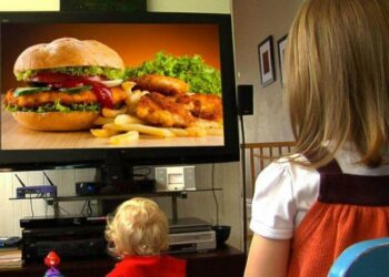 La OMS alerta de la indefensión de los niños ante la publicidad de alimentos