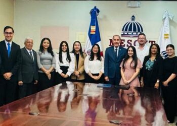 ¡10 estudiantes dominicanos vuelan hacia el sueño americano!