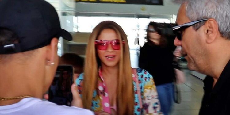 Shakira se defiende y afirma haber "actuado siempre conforme a la ley"