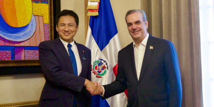 Presidente Abinader recibe al Ministro de Exteriores de Japón
