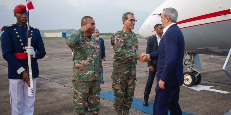 Presidente Abinader llegó al país este lunes a las 7:00 de la noche