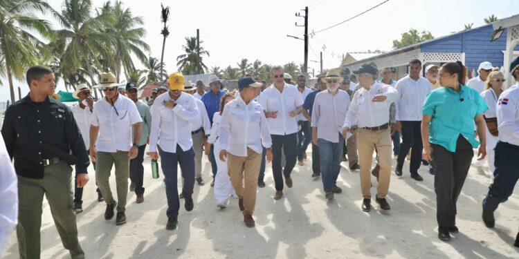 Presidente Abinader realiza visita histórica a la Isla Saona