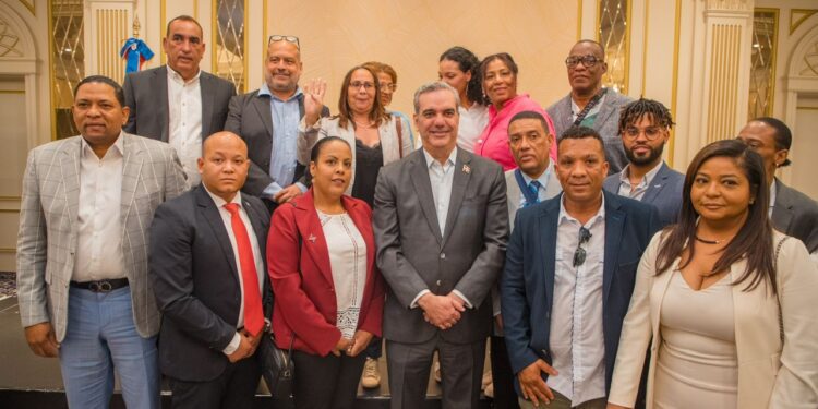 Presidente Abinader agota intensa agenda de reuniones en primer día en Bruselas