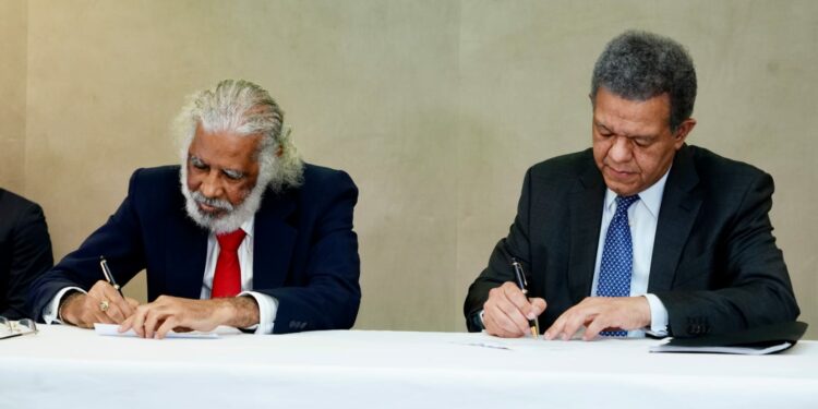 Leonel Fernández y Juan Hubieres suscriben acuerdo electoral 