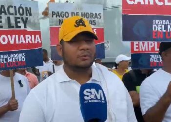 Ex empleados del Metro no se rinden; marchan hacia Palacio Nacional