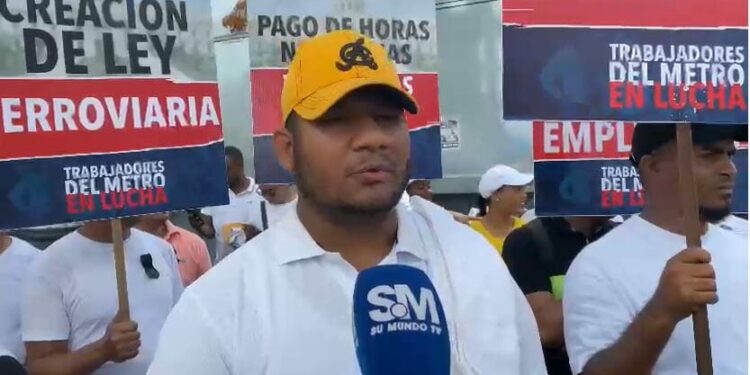 Ex empleados del Metro no se rinden; marchan hacia Palacio Nacional