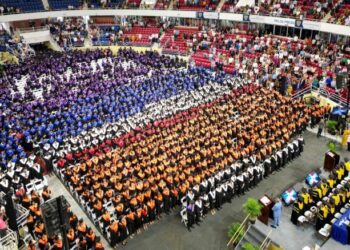 O&M gradúa a 1,979 nuevos profesionales