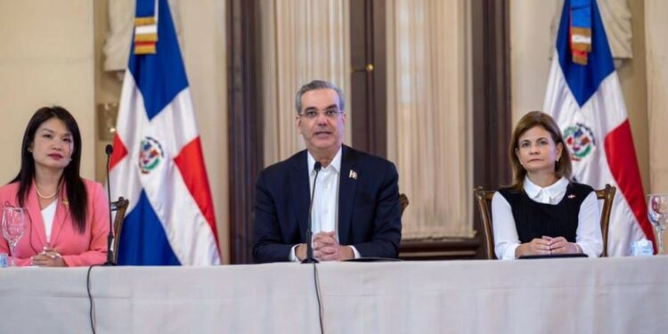 Programa permitirá a dominicanos con visa acelerar ingreso a Estados Unidos