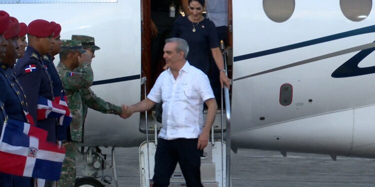 Presidente Abinader regresa al país tras participar de actividades en Nueva York