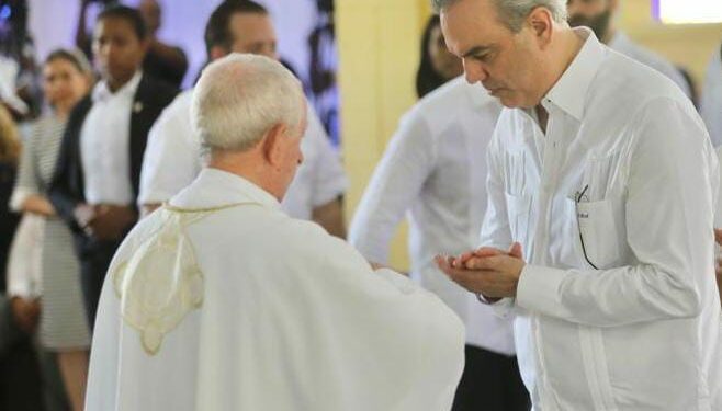 Presidente Abinader participa en eucaristía en memoria a las víctimas de explosión  en San Cristóbal