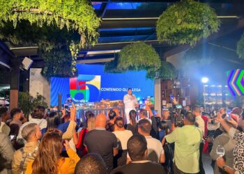 Caroline Aquino y Nahiony Reyes en apuesta televisiva arriesgada