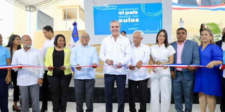 Presidente Luis Abinader encabeza inicio al año escolar 2023-2024 