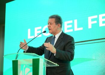 Leonel Fernández acusa a la JCE de violar la Constitución