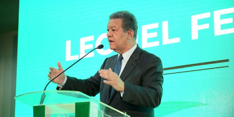 Leonel Fernández acusa a la JCE de violar la Constitución