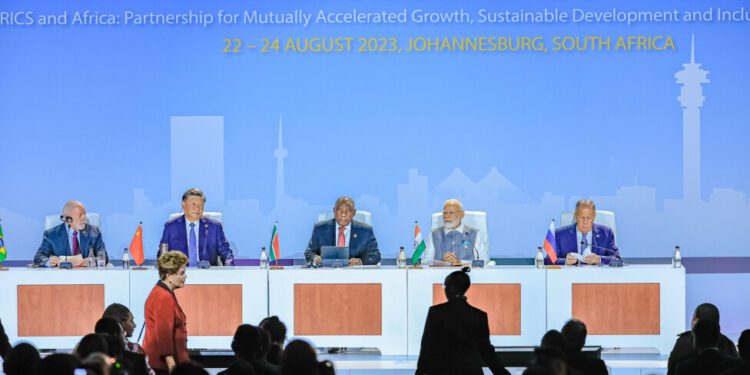 El Brics se hace más geopolítico, oriental, fósil y dictatorial