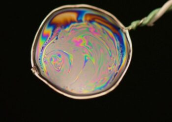 Descubren un método para reciclar plásticos y convertirlos en jabón