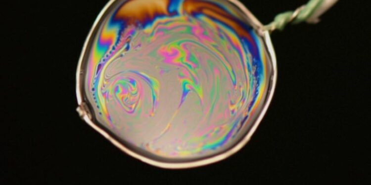 Descubren un método para reciclar plásticos y convertirlos en jabón