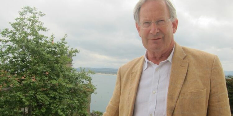 Acusan a director de orquesta de abofetear a un cantante tras una actuación