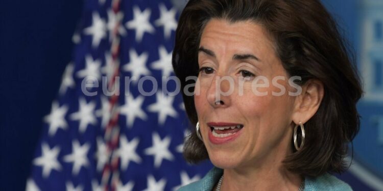 Esto busca la Secretaria de Comercio de Estados Unidos con su visita a China