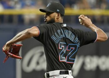 Sandy Alcántara lanza juego completo y Miami derrota a Yankees 