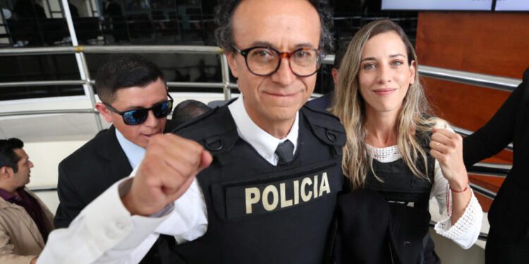 Ecuador: El periodista Christian Zurita sustituye al asesinado Villavicencio como candidato a la Presidencia