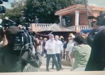 Presidente Abinader contacta desastre provocado por explosión en San Cristóbal