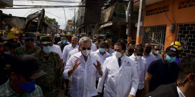 Presidente Abinader promete investigación de explosión en SC y apoyo a víctimas