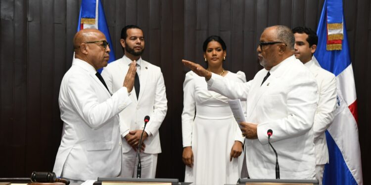 Alfredo Pacheco elegido de nuevo presidente de la Cámara de Diputados