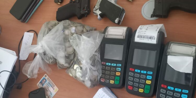 Policía apresa a presunto delincuente y sus cómplices por hechos violentos en La Romana